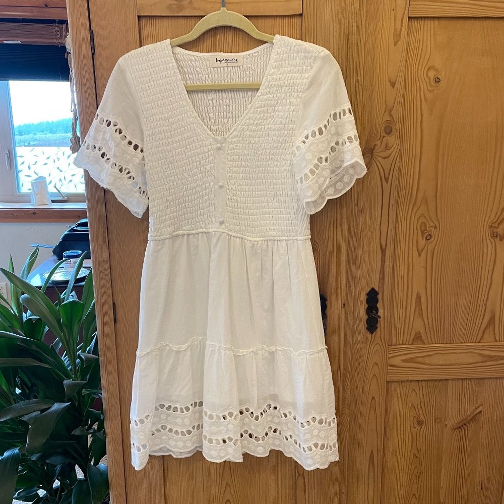 White short sleeved dress